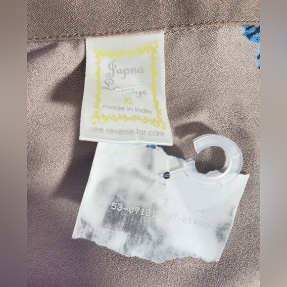 Floral Button-Up Shirt with Butterfly Print - Picture 5 of 11